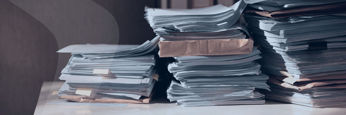 Digitalizar canhotos em lote ainda é um processo manual — e por que isso importa Capa de blog ilustrativa sobre digitalização de canhotos